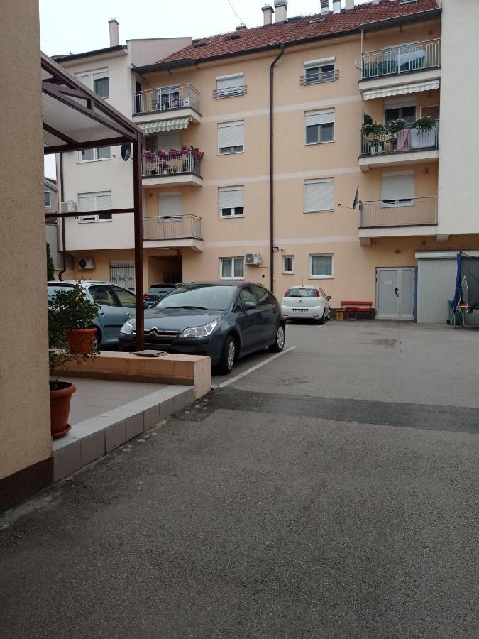 Apartman Sunflower Сремська Митровиця Екстер'єр фото